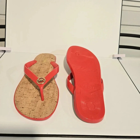 Michael Kors Cork Flip-Flops – Bright and Stylish Comfort - Picture 3 of 9